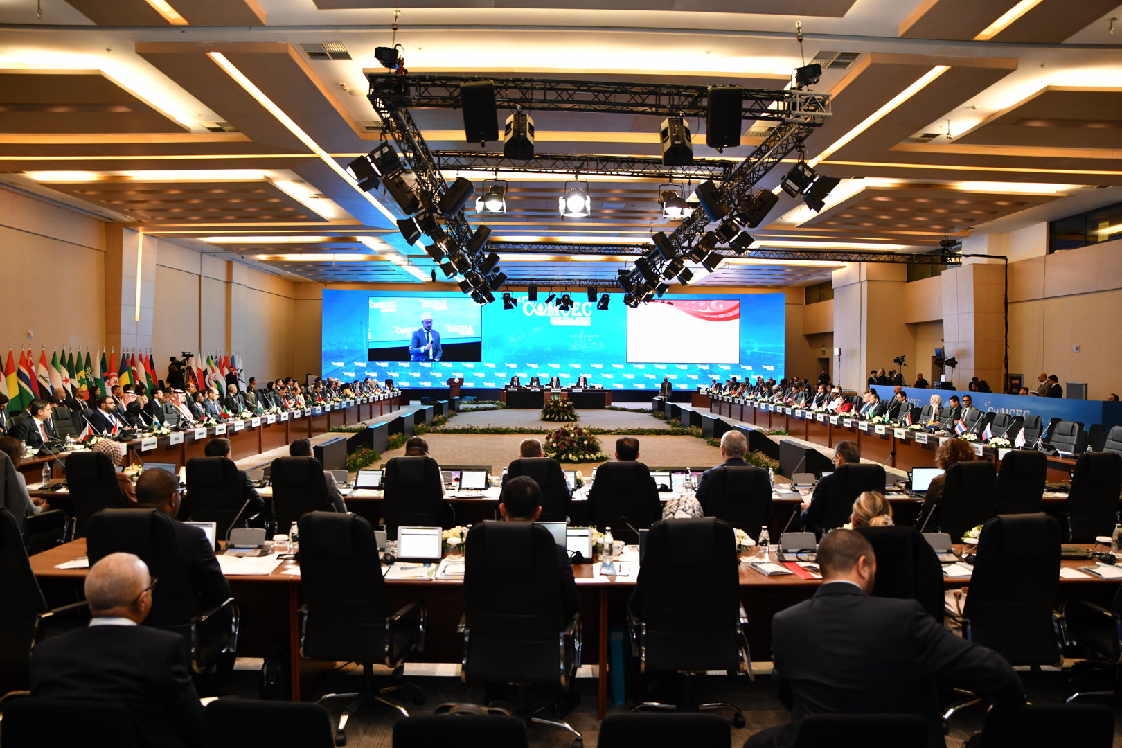 التجارة الخارجية تشارك في الاجتماع التحضيري للدورة الوزارية الـ(41) للجنة الدائمة للتعاون الاقتصادي والتجاري بمنظمة التعاون الإسلامي