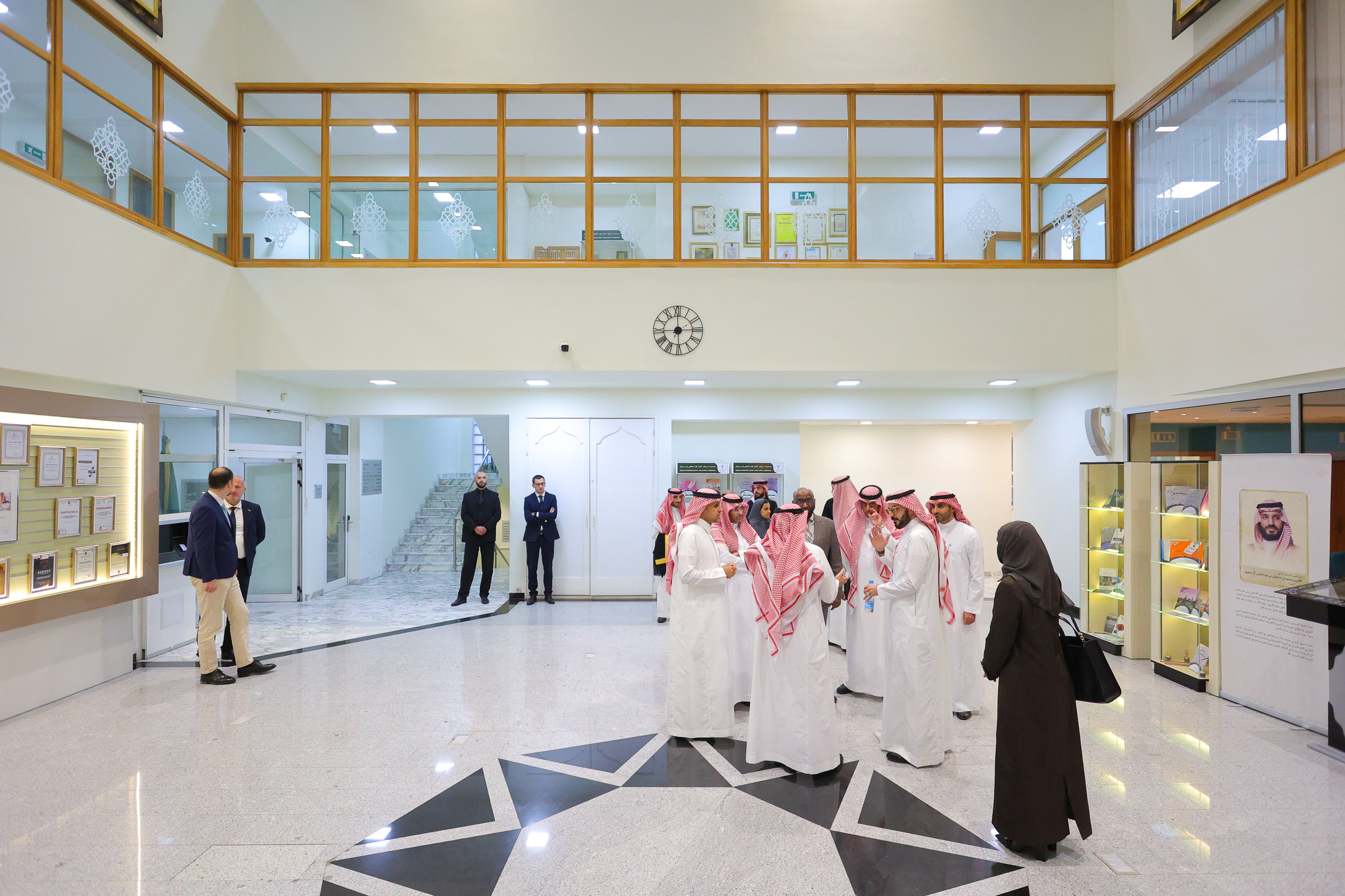 الوفد الحكومي السعودي يبحث تعزيز الشراكة مع كبرى الشركات البوسنية ويطّلع على جهود مركز الملك فهد الثقافي