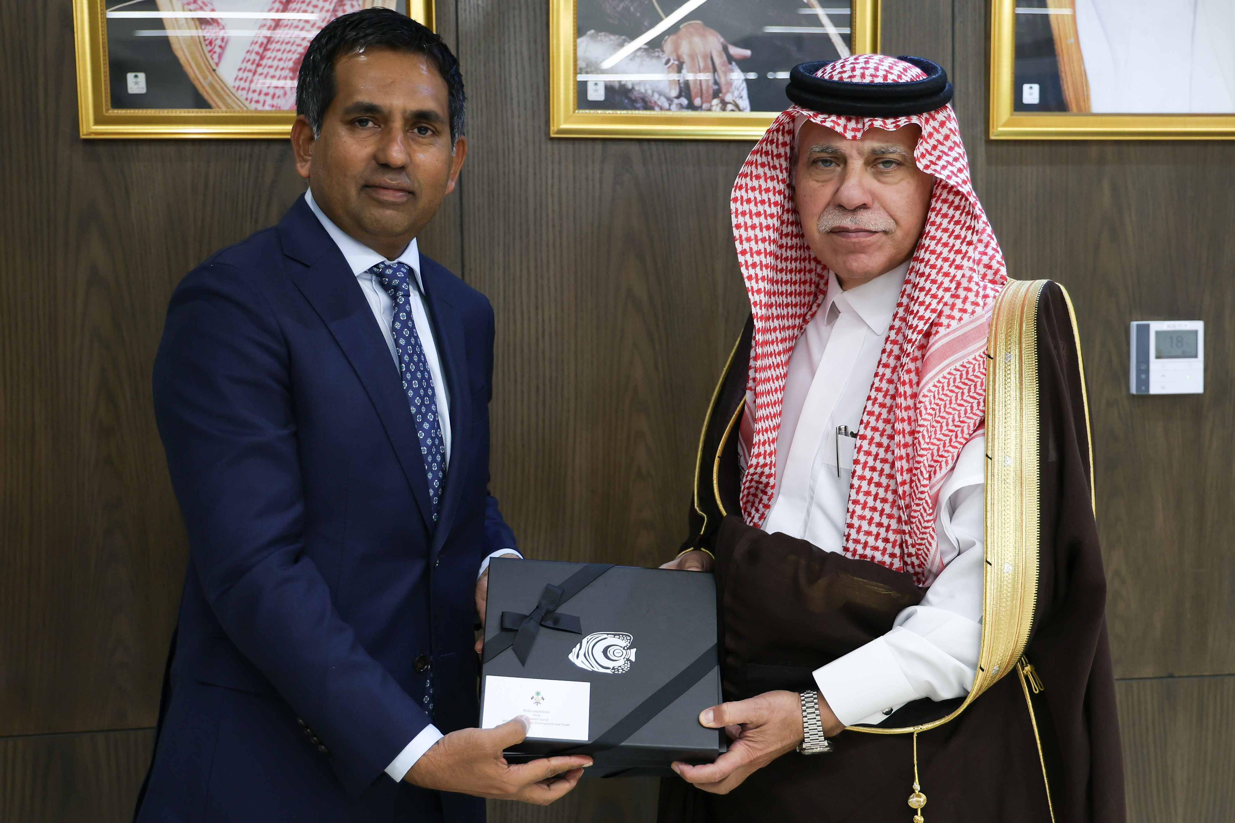 القصبي يجتمع بوزير التنمية الاقتصادية والتجارية المالديفي.. ويوقع مذكرة تفاهم لتعزيز التعاون التجاري