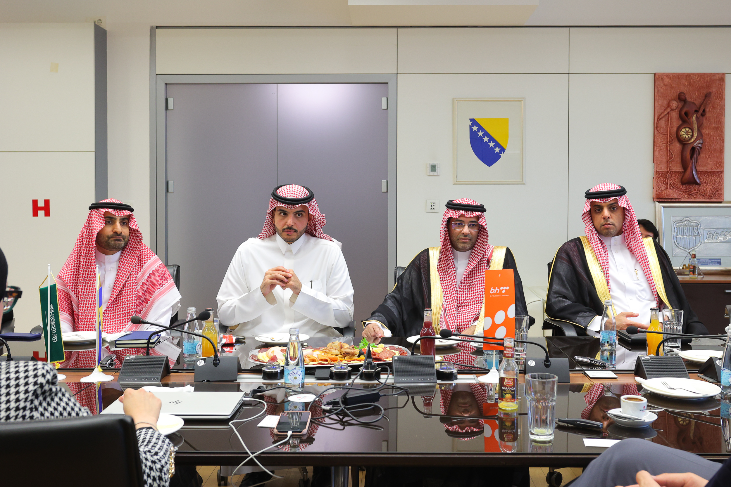 الوفد الحكومي السعودي يبحث تعزيز الشراكة مع كبرى الشركات البوسنية ويطّلع على جهود مركز الملك فهد الثقافي
