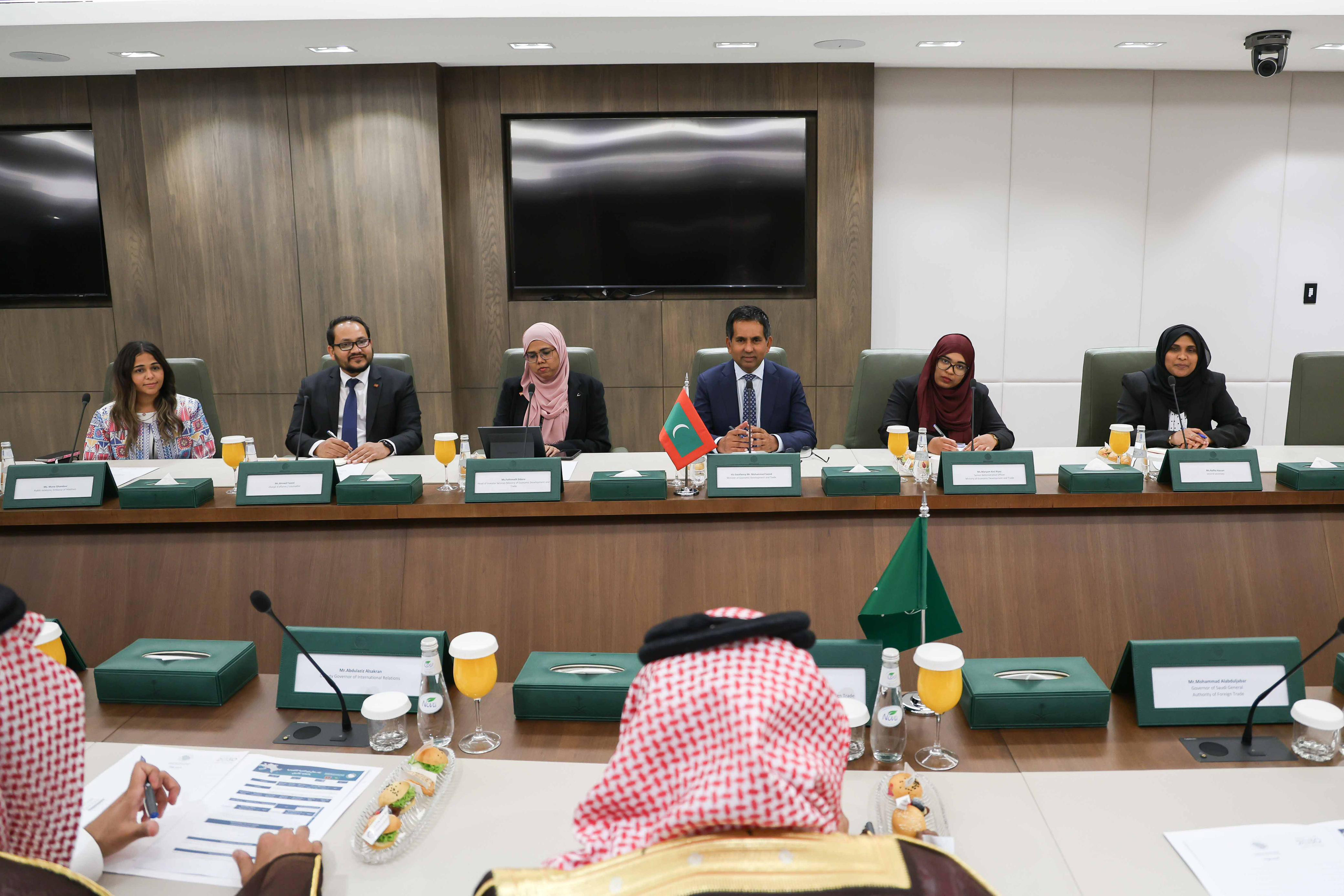 القصبي يجتمع بوزير التنمية الاقتصادية والتجارية المالديفي.. ويوقع مذكرة تفاهم لتعزيز التعاون التجاري