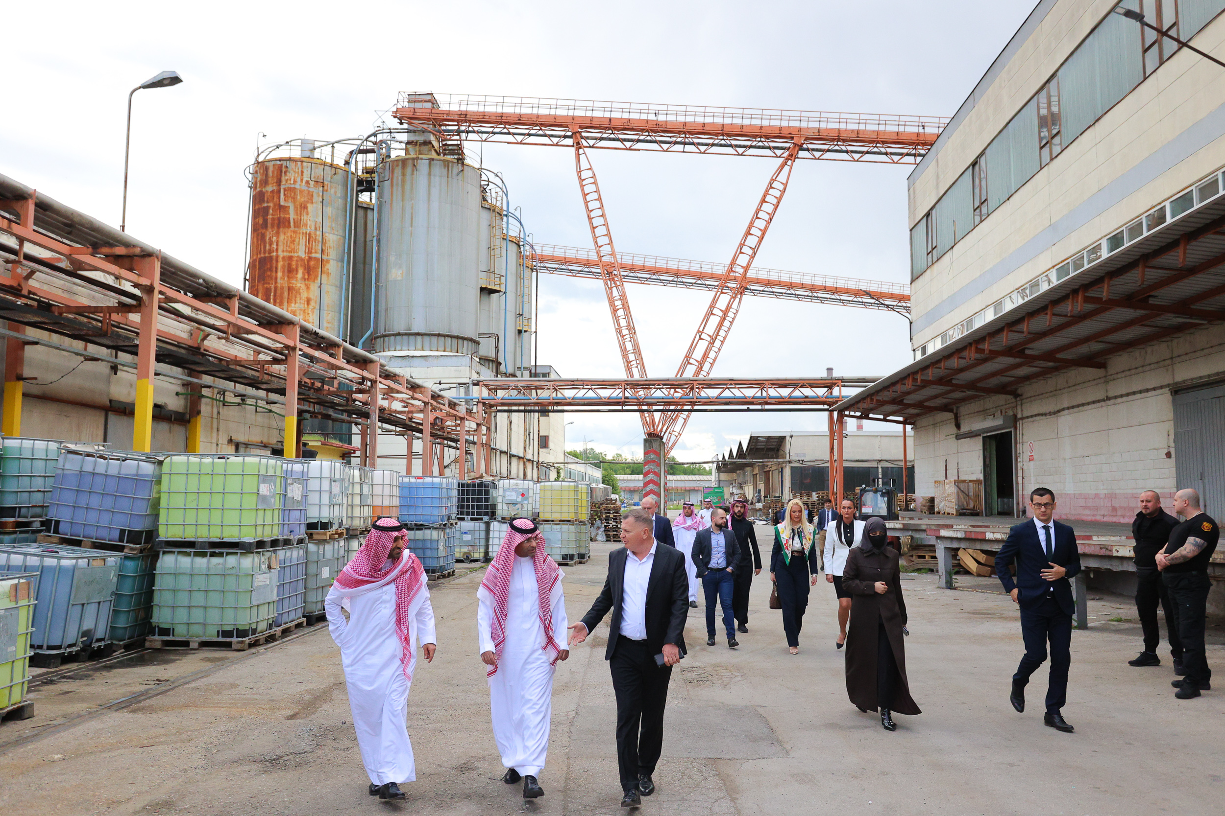 الوفد الحكومي السعودي يبحث تعزيز الشراكة مع كبرى الشركات البوسنية ويطّلع على جهود مركز الملك فهد الثقافي