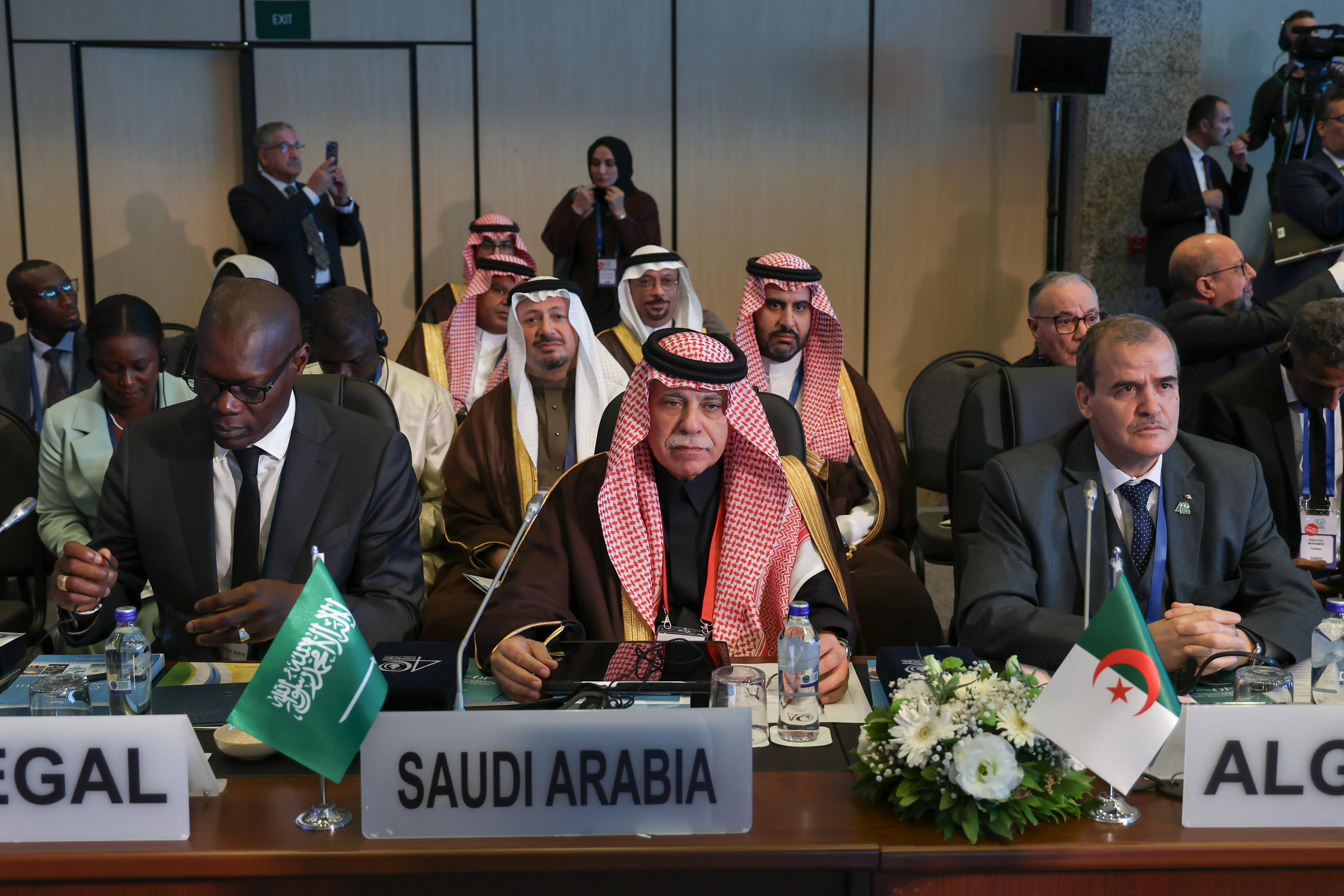 وفد المملكة برئاسة القصبي يختتم مشاركته في الدورة الوزارية الـ (40) للجنة الدائمة للتعاون الاقتصادي والتجاري "الكومسيك" ويؤكد أهمية توسيع آفاق التعاون المشترك بين الدول الأعضاء