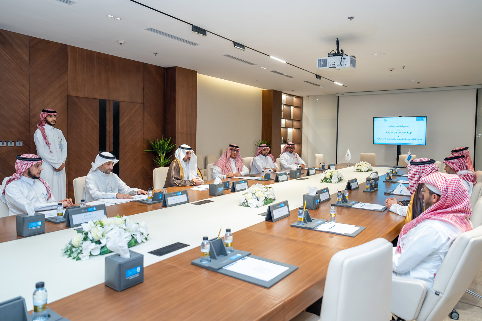 التجارة الخارجية توقع اتفاقية تعاون مع معهد الملك عبدالله للبحوث والدراسات الاستشارية لتنظيم برنامج التجارة الدولية